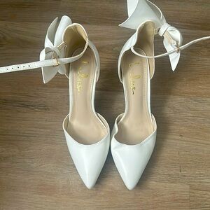 White bow ankle strap pumps size 8